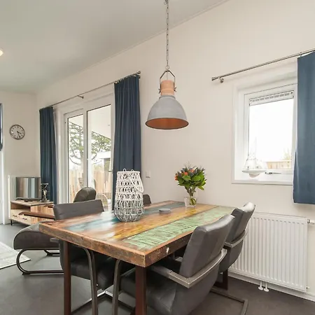 Cozy Beachside Base With Dual Terraces