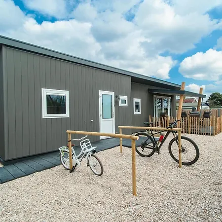 Cozy Beachside Base With Dual Terraces