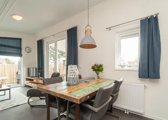 Cozy Beachside Base With Dual Terraces