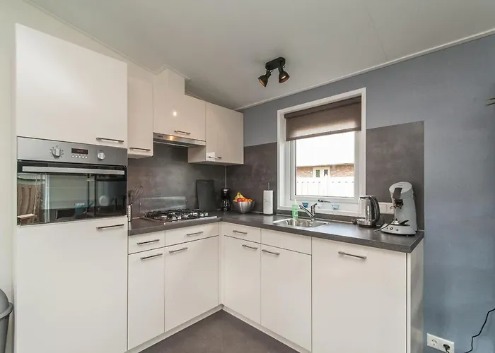 Chalet Cozy Beachside Base With Dual Terraces