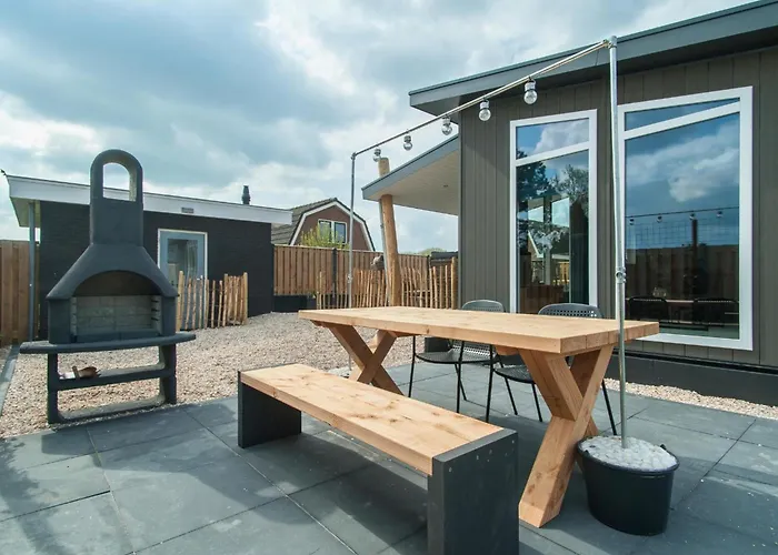 Cozy Beachside Base With Dual Terraces *